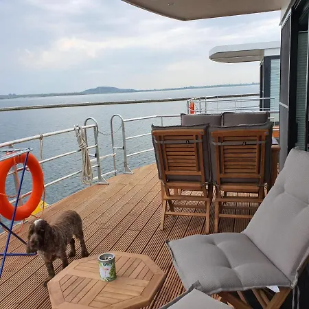 Holiday home Hausboote Marina