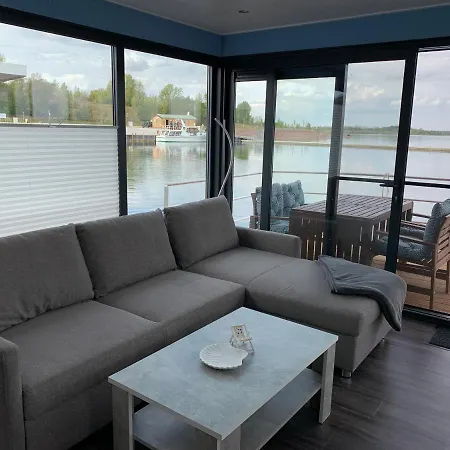 Hausboote Marina * Braunsbedra