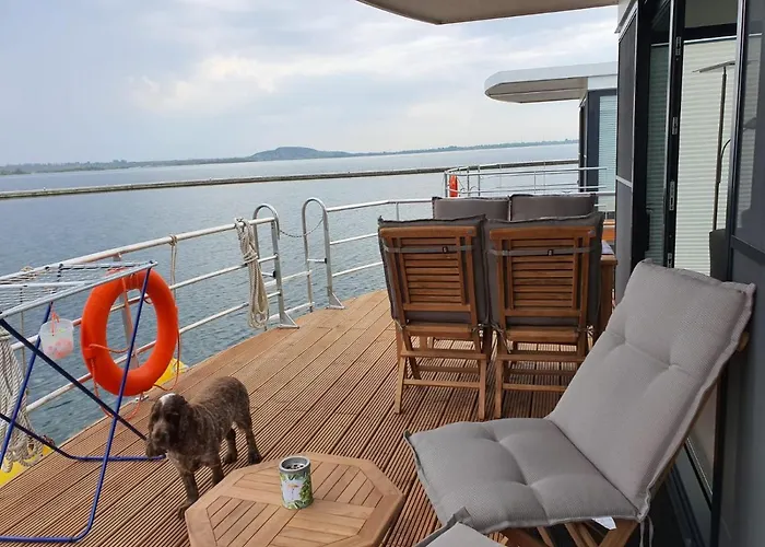 Дом отдыха Hausboote Marina