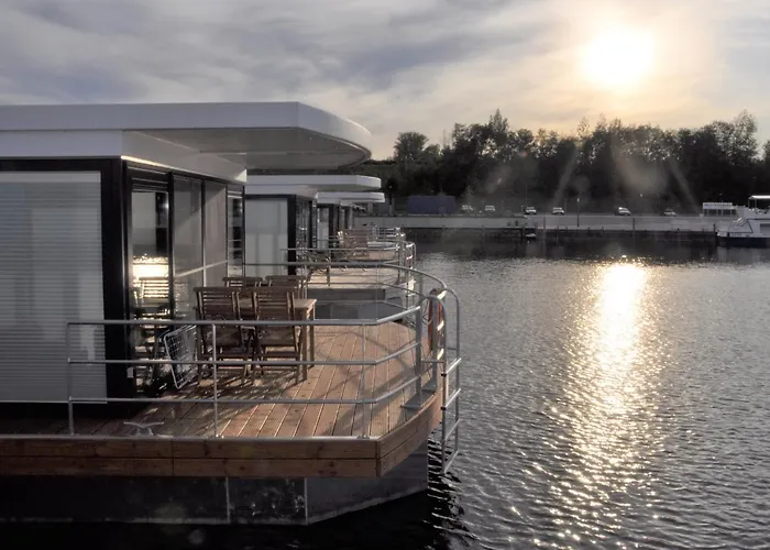 Nyaraló Hausboote Marina