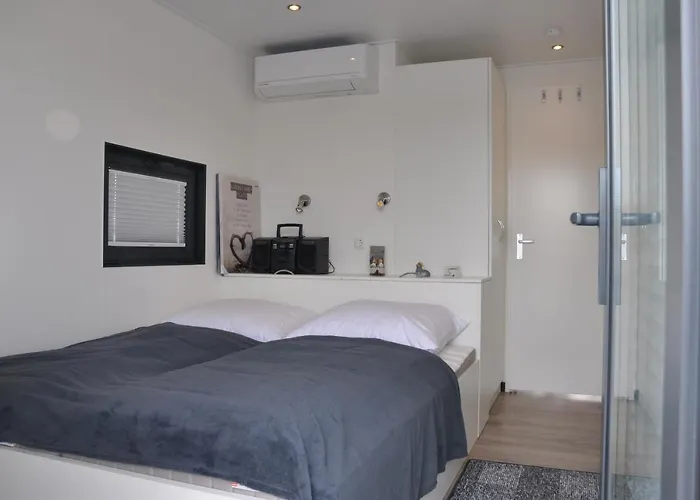 Hausboote Marina Nyaraló Braunsbedra