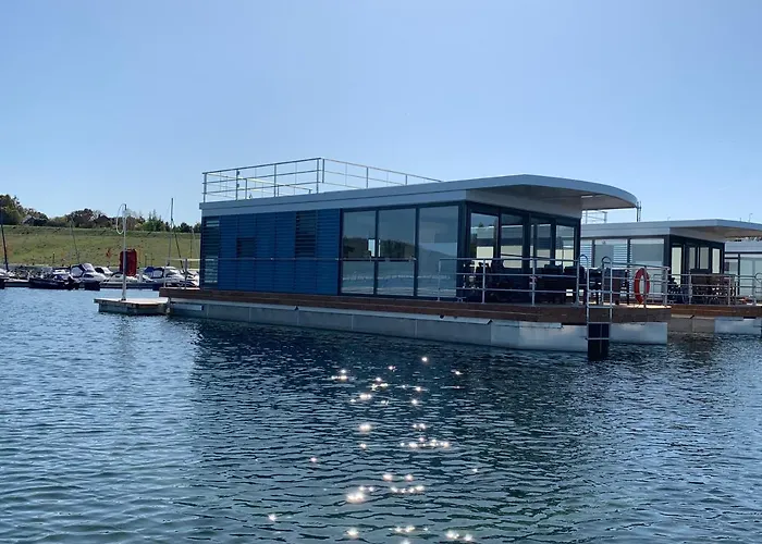 Nyaraló Hausboote Marina *