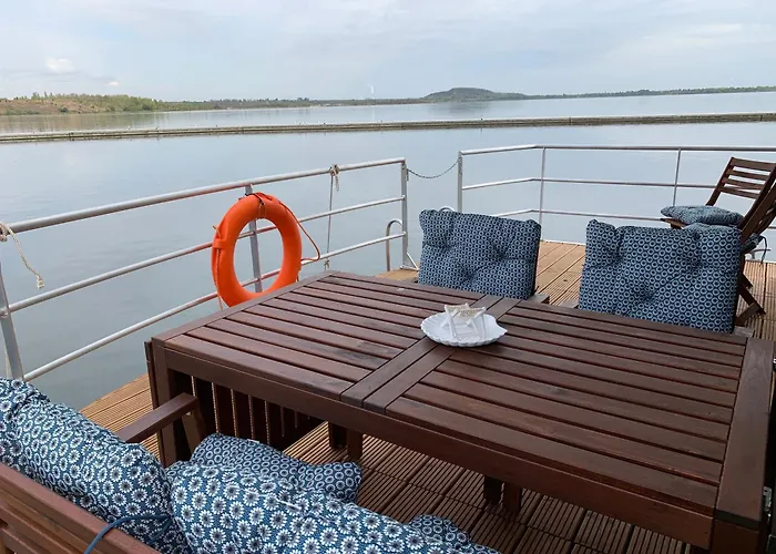 Nyaraló Hausboote Marina Braunsbedra